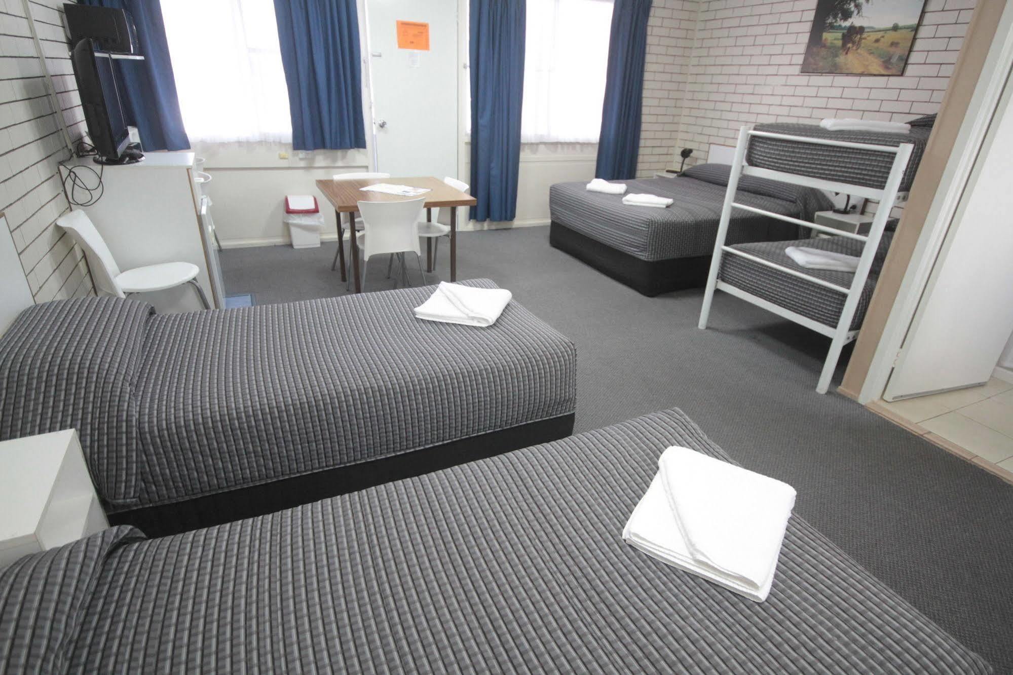 Binalong Motel Goondiwindi Bagian luar foto